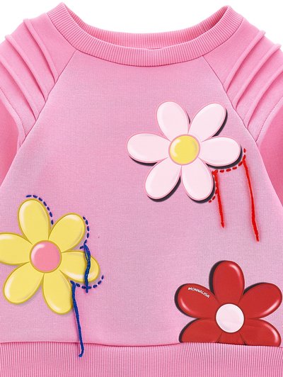 Felpa rosa con colletto a coste, impreziosita da tre applicazioni floreali oversize colorate in giallo, rosa e rosso con cuciture a contrasto.