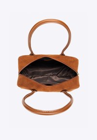 Bruine suède handtas met een rechthoekige vorm, een bovenste ritssluiting, twee stevige leren hengsels en een interieur bekleed met donker stof.