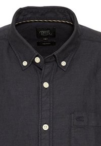 Donkergrijze linnenmix shirt met een button-down kraag, voorzien van lichte knopen en een klein logo op de borstzak.
