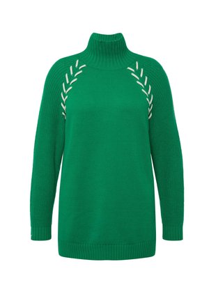 Suéter verde de punto con cuello alto, que presenta costuras decorativas blancas a lo largo de los hombros y puños y dobladillo acanalados.