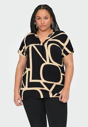 Top noir à manches courtes présentant un motif géométrique beige audacieux, avec un décolleté en V et un tissu doux, conçu pour le confort et l'ajustement.