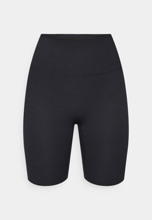 Zwarte fietsbroek met hoge taille, gemaakt van rekbare stof met een gladde textuur, zonder zichtbare sluitingen of versieringen.