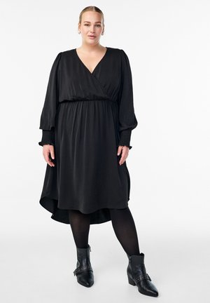 MIDI MIT WICKELOPTIK UND SMOCKÄRMELN - Vardagsklänning - black