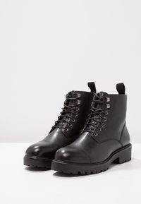 Vagabond Stivaletti con plateau - black