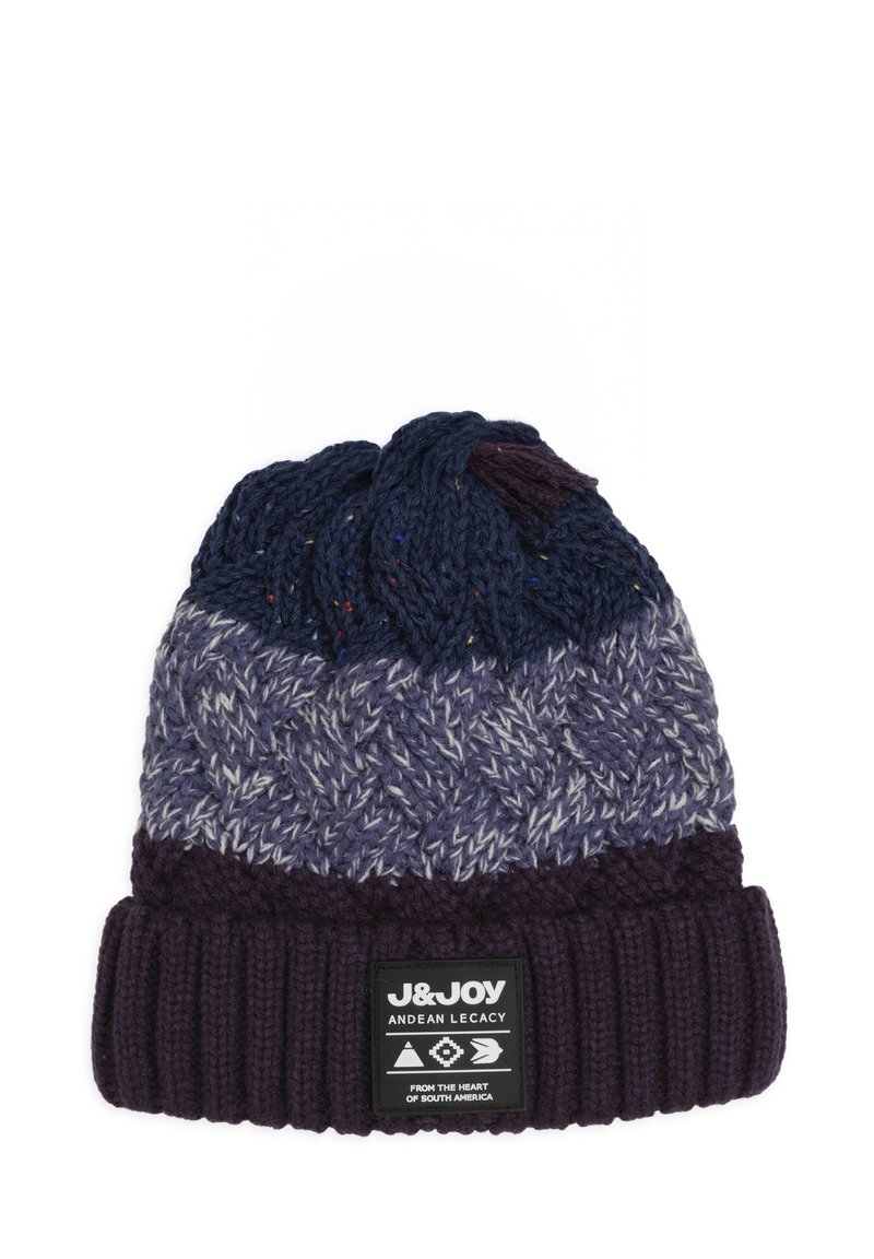 Gebreide beanie met een mix van marineblauwe, grijze en dieppaarse kleuren. Textuurlijke kabelpatroon bovenop, met een geribbelde manchette en merklabel.