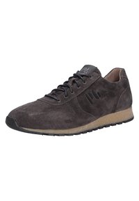 Sneaker scamosciato grigio scuro con lacci neri, suola in gomma color beige chiaro, punta arrotondata e dettaglio del logo di lato. Texture liscia in tutto.