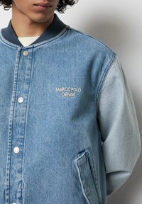 Marc O'Polo DENIM SNAP BUTTON PLACKET - Bomberjacks - multi vintage mid blue