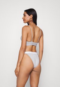 Calvin Klein Underwear LGHT LINED TRIANGLE EMBOSSED ICON COTTON - Sujetador sin aros - grey heather