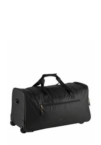 Grand sac de voyage rectangulaire noir à roulettes avec poignées doubles, poche avant zippée, poignée latérale et deux roues sur un fond blanc.