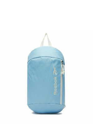 Zaino Reebok azzurro chiaro con cerniera bianca e tirante, logo verticale sul davanti e maniglia superiore per il trasporto.