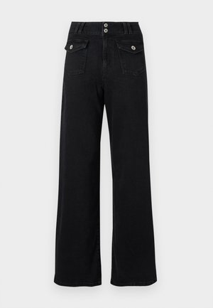 Czarne spodnie z szerokimi nogawkami i wysokim stanem, wyposażone w dwie przednie kieszenie z klapkami zapinanymi na guziki oraz podwójne zapięcie na guziki w pasie.