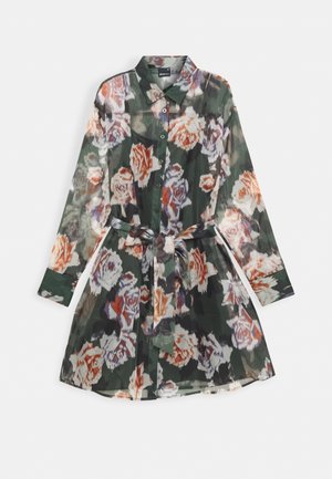 Bloemenjurk met lange mouwen, knopen aan de voorkant, bindceintuur, kraag en een patroon van oranje, paarse en witte bloemen op donkergroen stof.