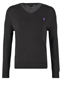 Pull noir à col en V en tricot lisse. Il est doté de manches longues et d'un petit logo polo violet sur le côté gauche de la poitrine.