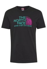 Svart bomullströja med "THE NORTH FACE"-logotyp i teal och rosa, med texten "NEVER STOP EXPLORING" nedanför i vitt. Kort ärm, rundad hals.