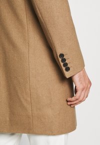 Lindbergh COAT - Abrigo clásico - camel