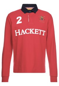 Polo rouge à manches longues en coton avec un col navy. Présente le texte blanc "HACKETT" et le numéro "2" sur le devant, avec un détail de logo.