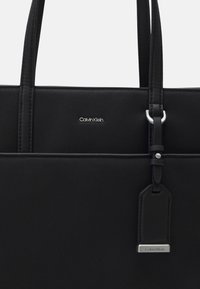 Calvin Klein MUST SHOPPER - Shopping Bag - black