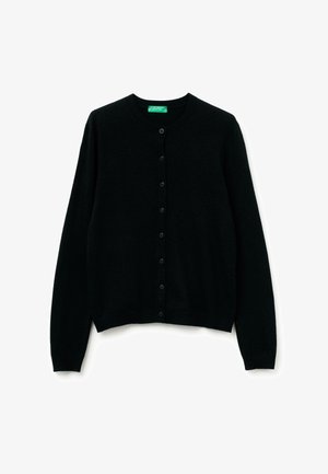 Zwarte cardigan van zacht materiaal, met een ronde hals, lange mouwen en een knoopsluiting aan de voorkant met bijpassende knopen.