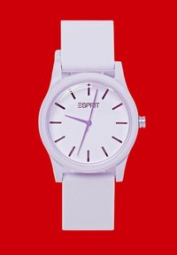 Lila Uhr mit rundem Gehäuse, weißem Zifferblatt, lavendelfarbigen Stundenmarkierungen und einem glatten Silikonarmband. Minimalistisches Design, Logo auf dem Zifferblatt angezeigt.