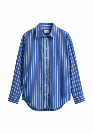 Chemise bleu à manches longues avec boutons, rayures blanches verticales et une poche sur la poitrine, présentée sur un fond blanc.