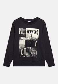 Felpa nera con scollatura a girocollo, caratterizzata da una stampa grafica con la scritta "New York" e lo skyline della città in tonalità di bianco e grigio.