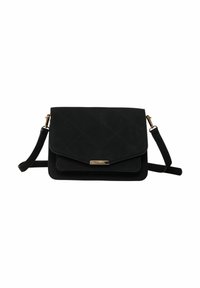 Crna kviltana crossbody torba s zlatnim pravokutnim kopčanjem i podešivim remenom na bijeloj pozadini.