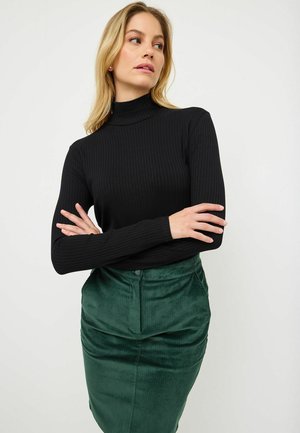 Tamaris Kokerrok - garden topiary