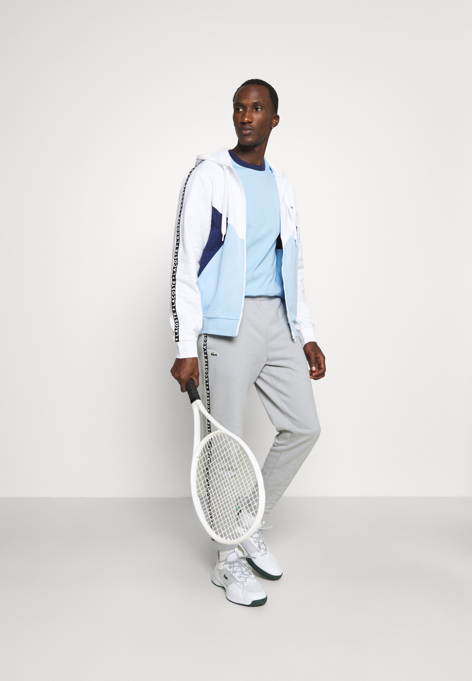 lacoste blanche et bleu