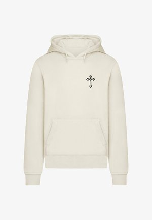 Bežs kapuces džemperis, izgatavots no mīksta auduma, ar priekšējo kangaroo kabatu un mazu melnu krusta izšuvumu uz krūtīm.