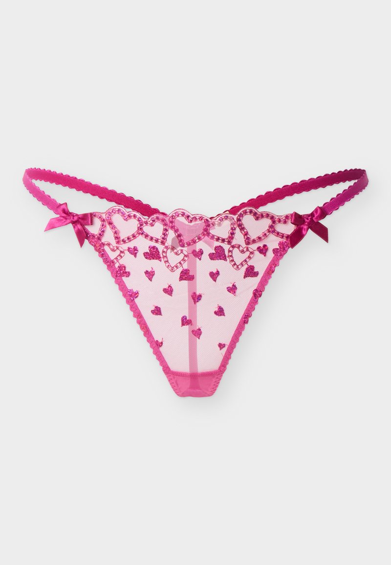 String rose en dentelle avec motifs en forme de cœur, bords festonnés et petits nœuds en satin de chaque côté.