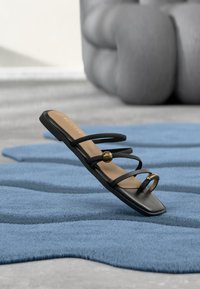 Non sélectionné, black