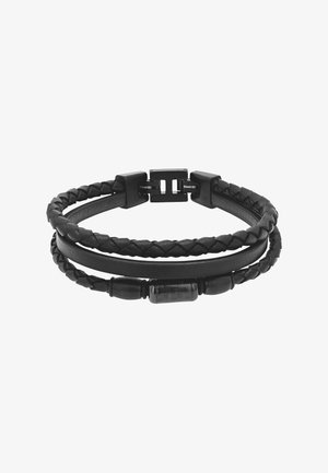 Zwarte armband met drie banden, bestaande uit twee gevlochten leren strengen, één glad leren streng en een zwarte magnetische sluiting.