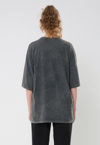 Even&Odd LIZ MYSTICAL MAGIC - T-shirts med print - black moon wash