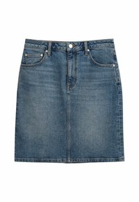 Denimrok in middelblauw met een rechte snit, vijf zakken en zilverkleurige accenten; zachte textuur met subtiele vervaging.