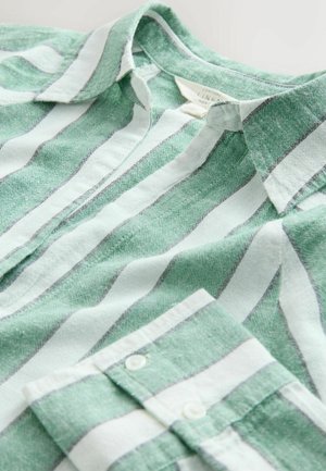 Grün-weiße gestreifte Leinenbluse mit Kragen, Knopfleiste und subtilen grauen Akzenten. Strukturierter Stoff mit atmungsaktivem Gefühl.