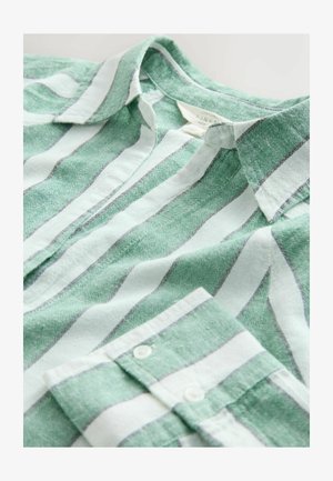 Grün-weiße gestreifte Leinenbluse mit Kragen, Knopfleiste und subtilen grauen Akzenten. Strukturierter Stoff mit atmungsaktivem Gefühl.