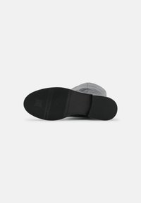 Laura Biagiotti Botas - black