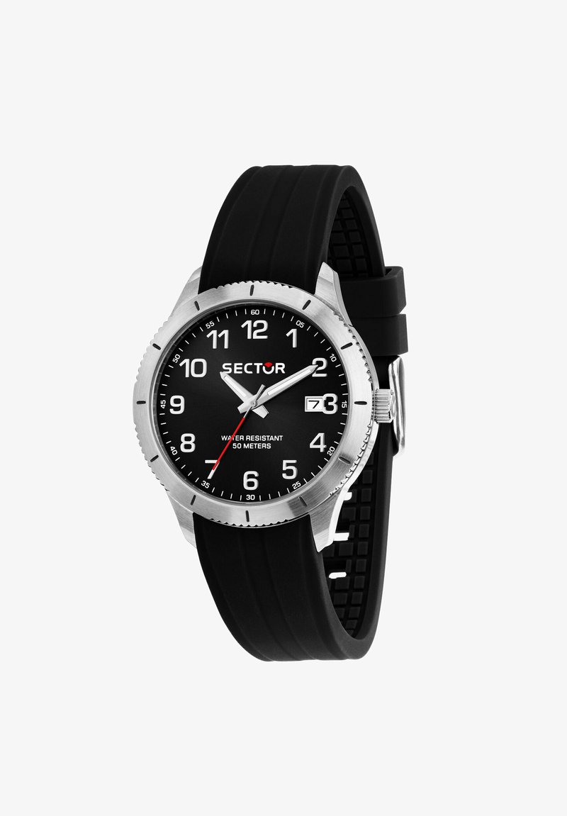 Orologio con cinturino in gomma nera, cassa in acciaio inossidabile, quadrante nero, grandi numeri bianchi e dettagli rossi. Impermeabile fino a 50 metri.