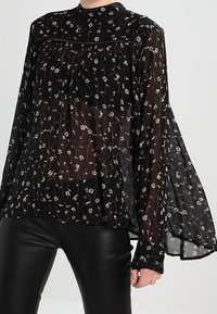 Second Female Blus - black