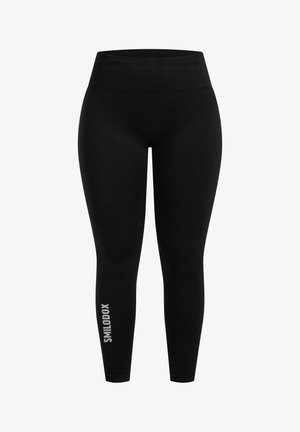 Leggings neri realizzati in un tessuto liscio e stretchy con una vita alta. Un dettaglio notevole è il testo del logo bianco sulla parte inferiore della gamba sinistra.