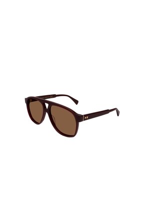 Gafas de sol de plástico marrón con un marco rectangular, que presentan lentes oscuros, detalles dorados en las patillas y un acabado brillante.