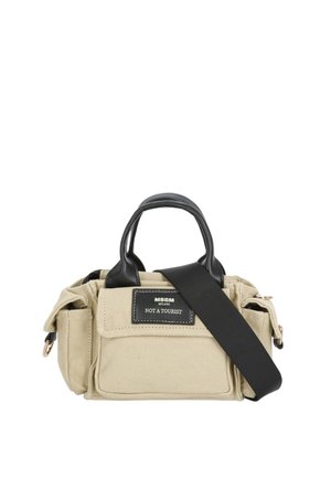 Borsa a mano in tela beige con manici in pelle nera, una larga tracolla nera, tasche laterali e etichetta "MSGM MILANO NOT A TOURIST" sul davanti.