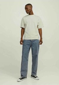 Jack & Jones JJEURBAN EDGE TEE NOOS - T-shirt básica - moonbeam