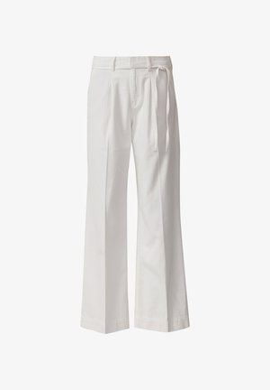 Witte, hoogtaille wijde broek met riemlussen en een gebonden stoffen riem aan de rechterkant, met voorplooien en een ritssluiting.