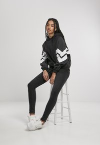 Urban Classics Kapucni - black/white