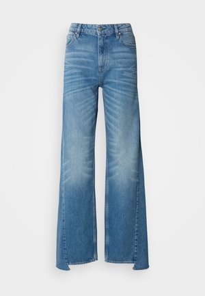 Lichtblauwe wijde jeans met een hoge taille, voorzien van vervaging, vijf zakken en een knoopsluiting; gemaakt van denim met een gladde textuur.