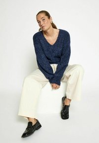 Minus MSJENNIE V-NECK  - Trui - sky captain