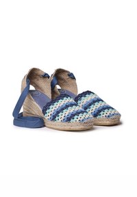 Espadrillas ballerine a zeppa blu e verdi con texture intrecciata, suole in corda di juta e nastri coordinati per la caviglia.