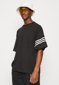 adidas Originals ADICOLOR NEUCLASSICS - Print T-shirt - black