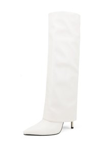 Stivale bianco fino al ginocchio realizzato in pelle liscia. Design con punta affusolata, silhouette elegante e un piccolo dettaglio di tacco metallico.